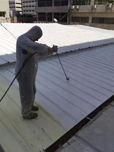 בידוד על ידי התזת פוליאוריתן